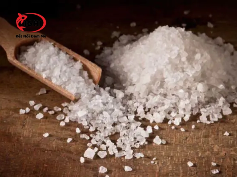 Tắm muối, dùng thuốc Formali để trị bệnh nấm thủy mi trên cá Koi